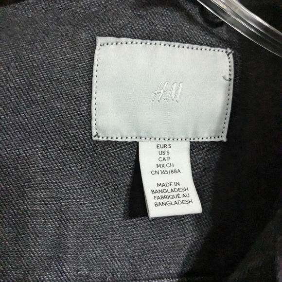 H&M Cropped Black Jean Jacket WORN ONLY 1 TIME FOR 3 HRS! - Picture 6 of 6